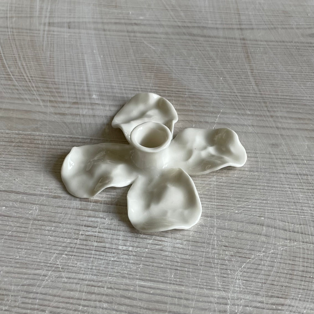 Krøllet lysestage - blomst - Kroelletkeramik.dk 