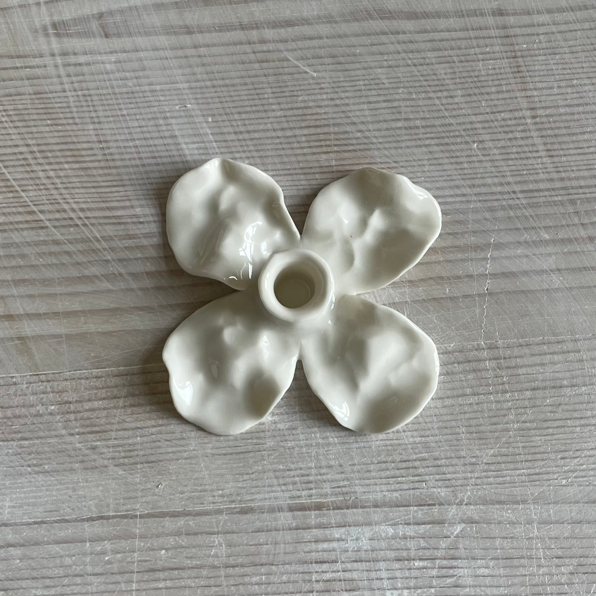 Krøllet lysestage - blomst - Kroelletkeramik.dk 